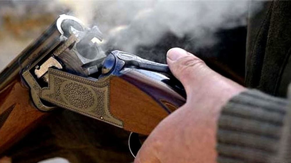 Ladri entrano nella sua villa a Rovigo, proprietario spara ma non è indagato. Meloni: "Difesa sempre legittima"