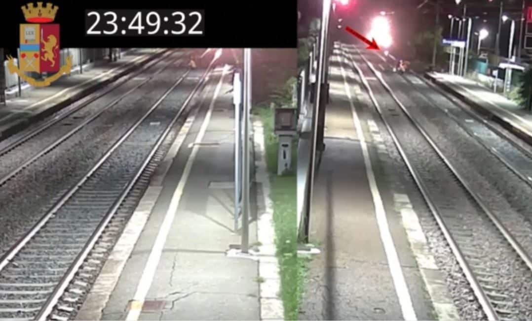Incidente Brandizzo, in un video la strage degli operai, il tecnico al telefono: "Pensavo non ci fossero più treni"
