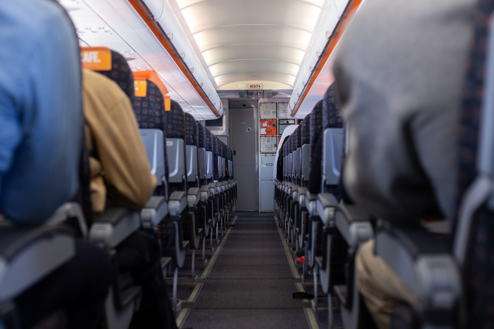 La ditta gli chiede di andare in trasferta negli Usa, l'operaio si rifiuta: "Ho paura di volare". Licenziato