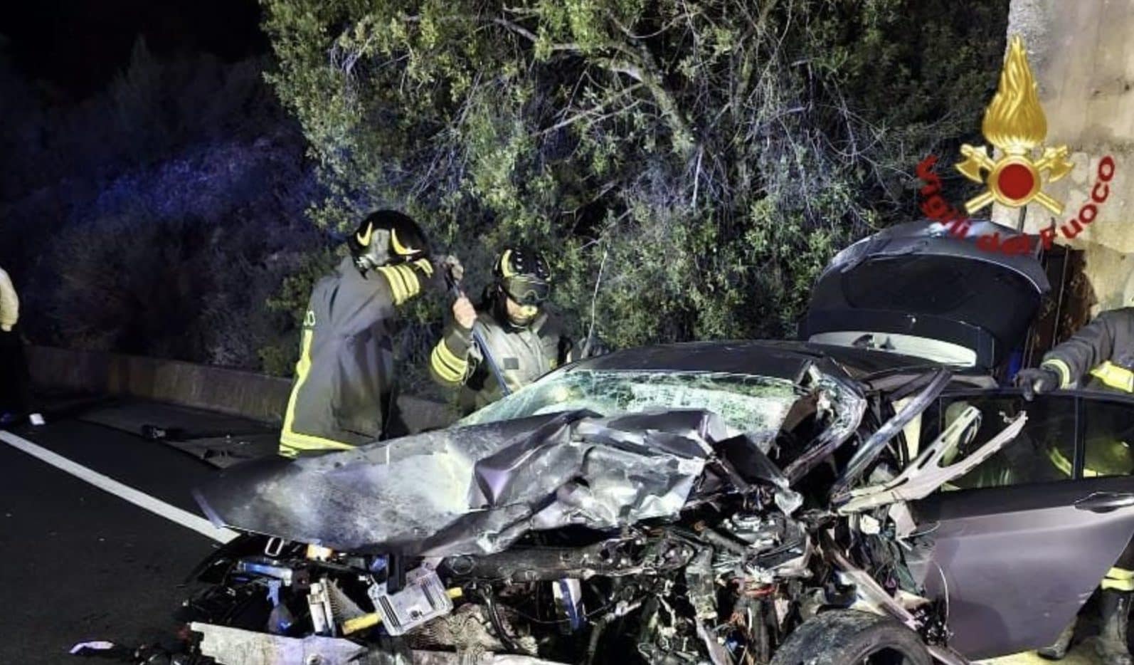 Scontro frontale tra auto a Iglesias: due morti di 22 e 51 anni, ferita gravemente una terza persona