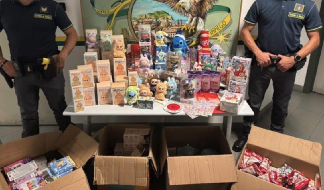 Labubu falsi venduti come originali nei negozi, Finanza ne sequestra oltre 10mila: "Impossibile distinguerli”