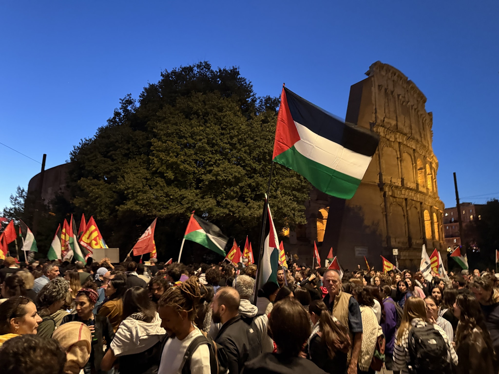 Manifestazione per Gaza a Roma: Greta Thunberg e Francesca Albanese in testa