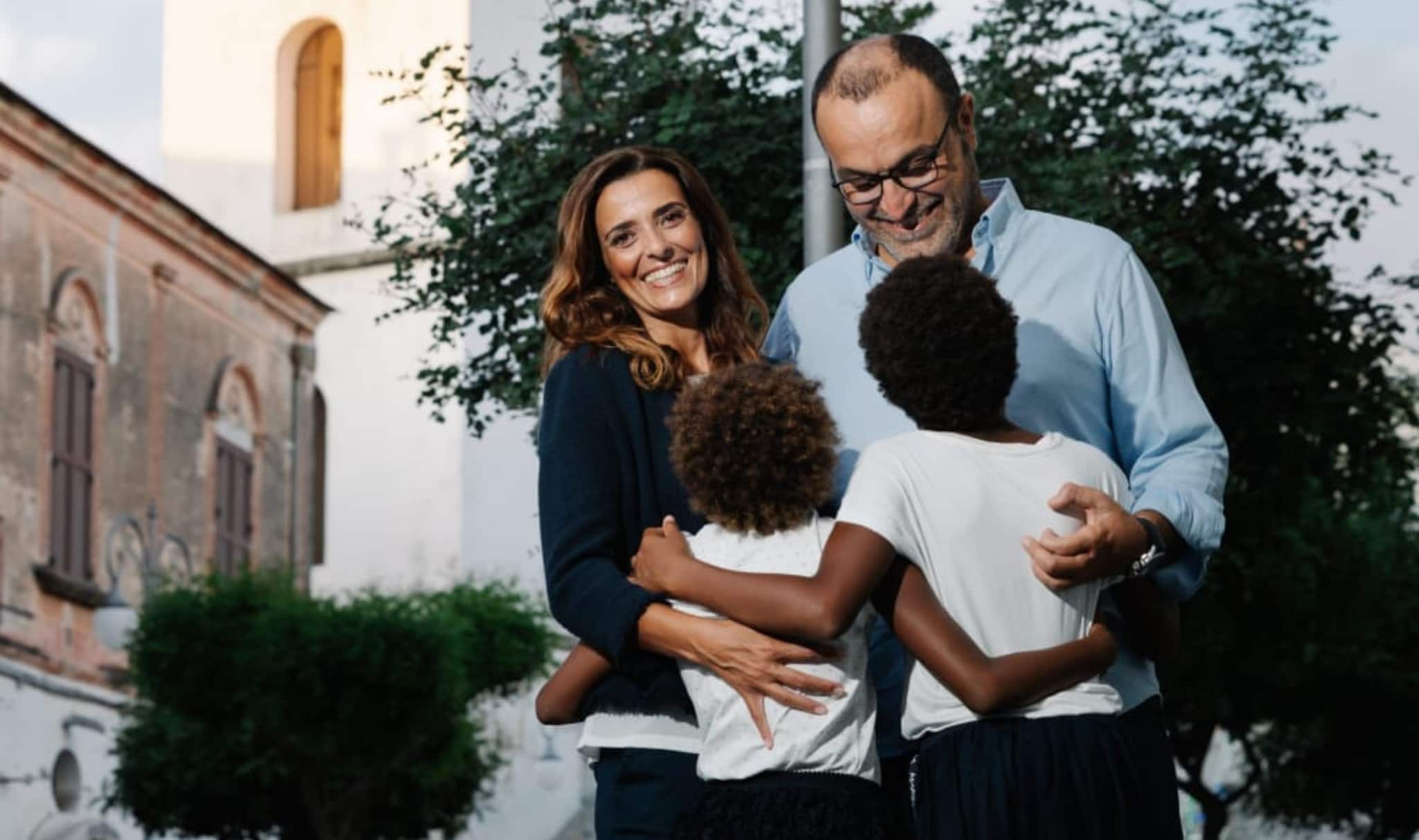 Maria Laura e Luigi insieme alle loro bimbe.