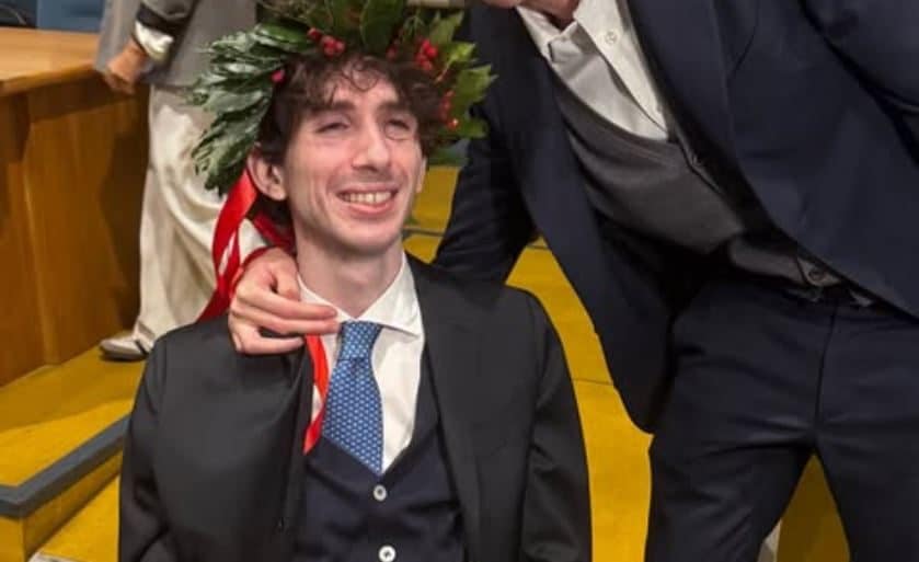 Mauro Glorioso si è laureato in medicina, tetraplegico per il lancio della bici dai Murazzi: "Un esempio"