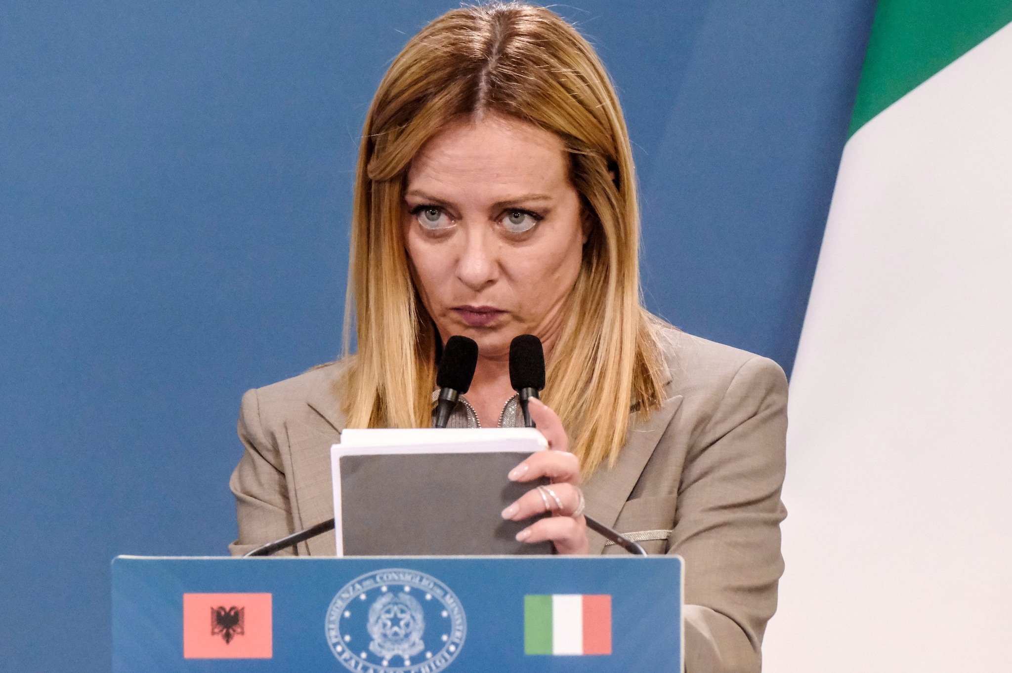 Sondaggi politici, FdI si conferma primo partito mentre cala la fiducia in Giorgia Meloni