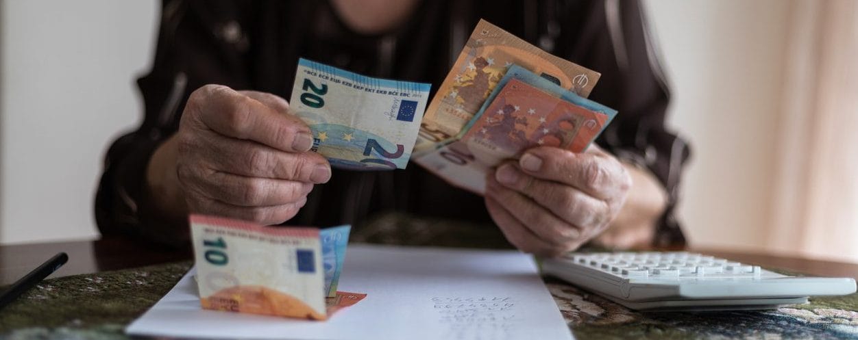 Pensioni: quanto aumentano a novembre e quali professionisti incasseranno dieci mesi di arretrati