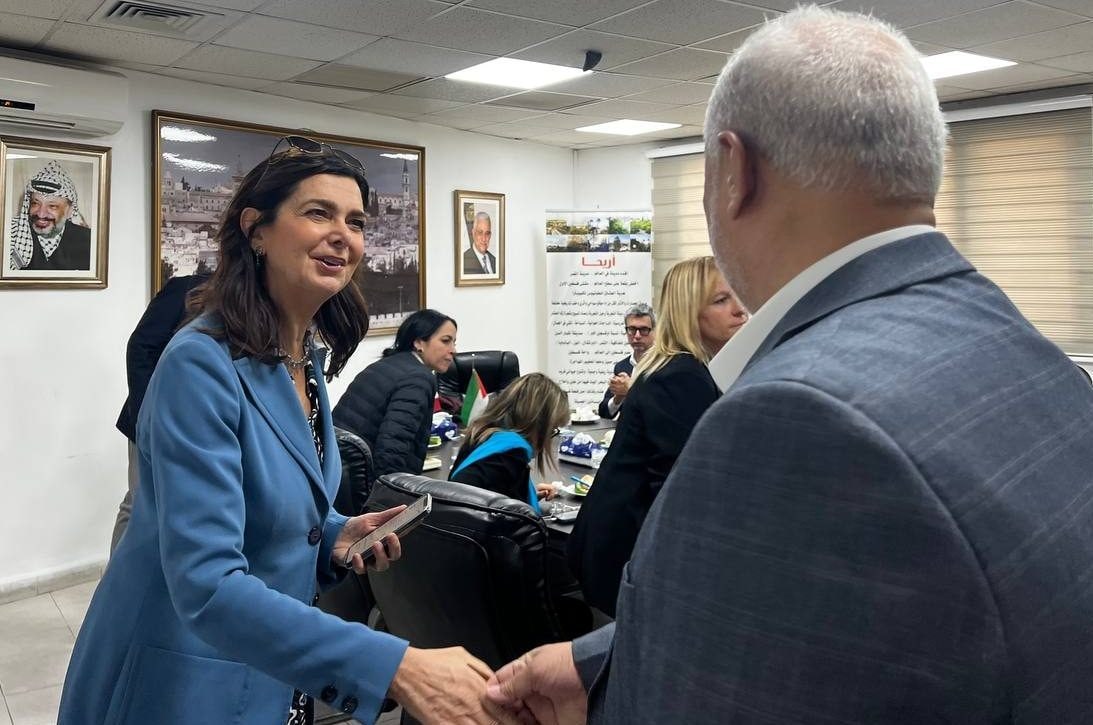 Delegazione Pd bloccata in Cisgiordania da attacchi israeliani smentisce Farnesina: “Nessun blindato ci ha prelevato”