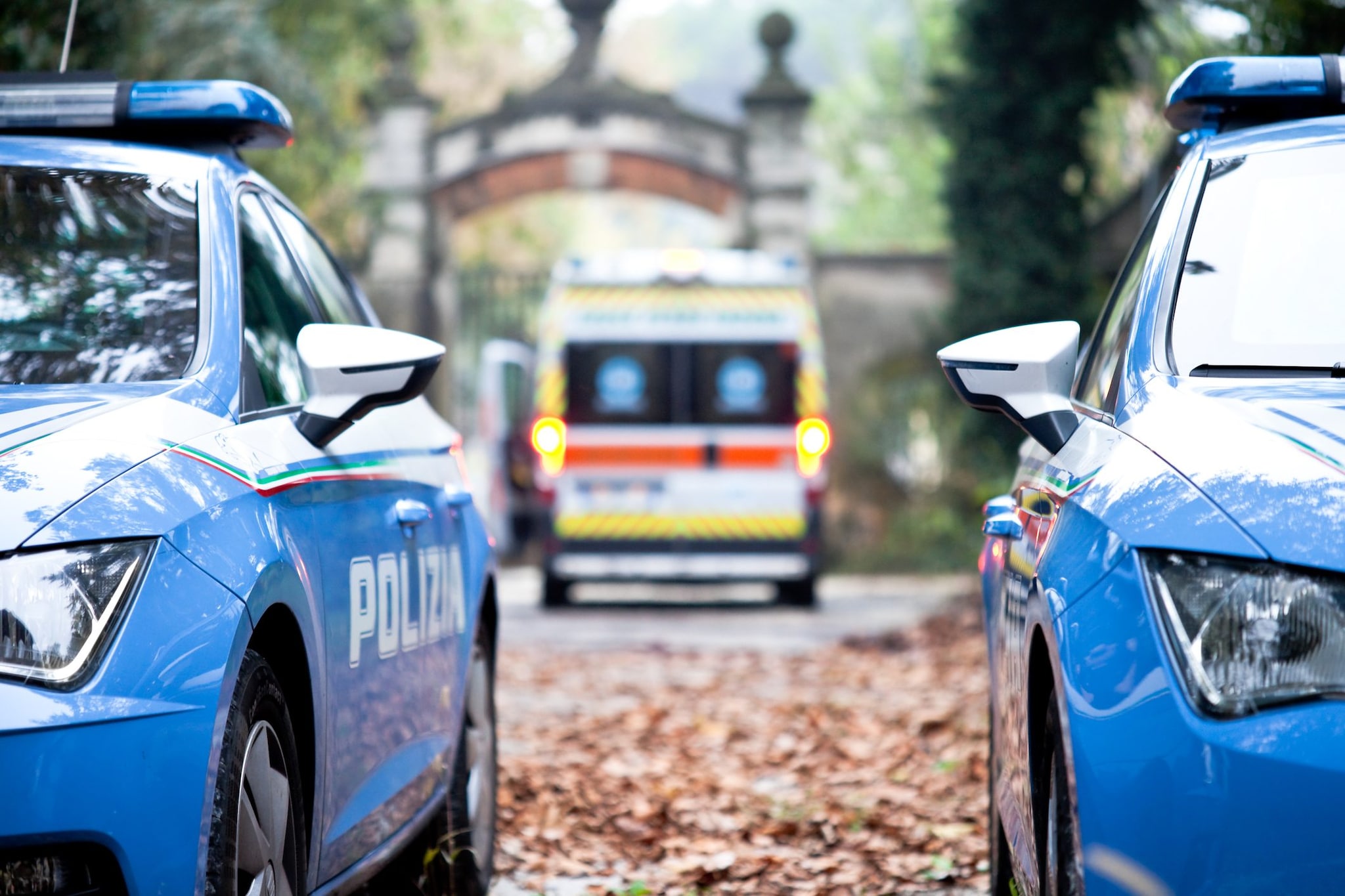 Armato di ascia minaccia tutti all’uscita dei bimbi dall’asilo: "Vi ammazzo la famiglia”, paura a Ravenna