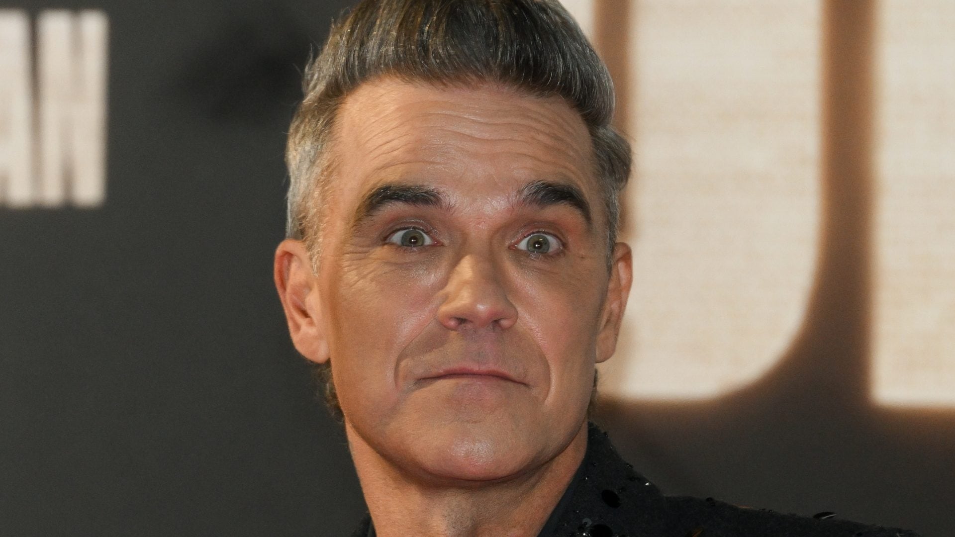 Robbie Williams: "Sto diventando cieco a causa di un farmaco che assumo per dimagrire"