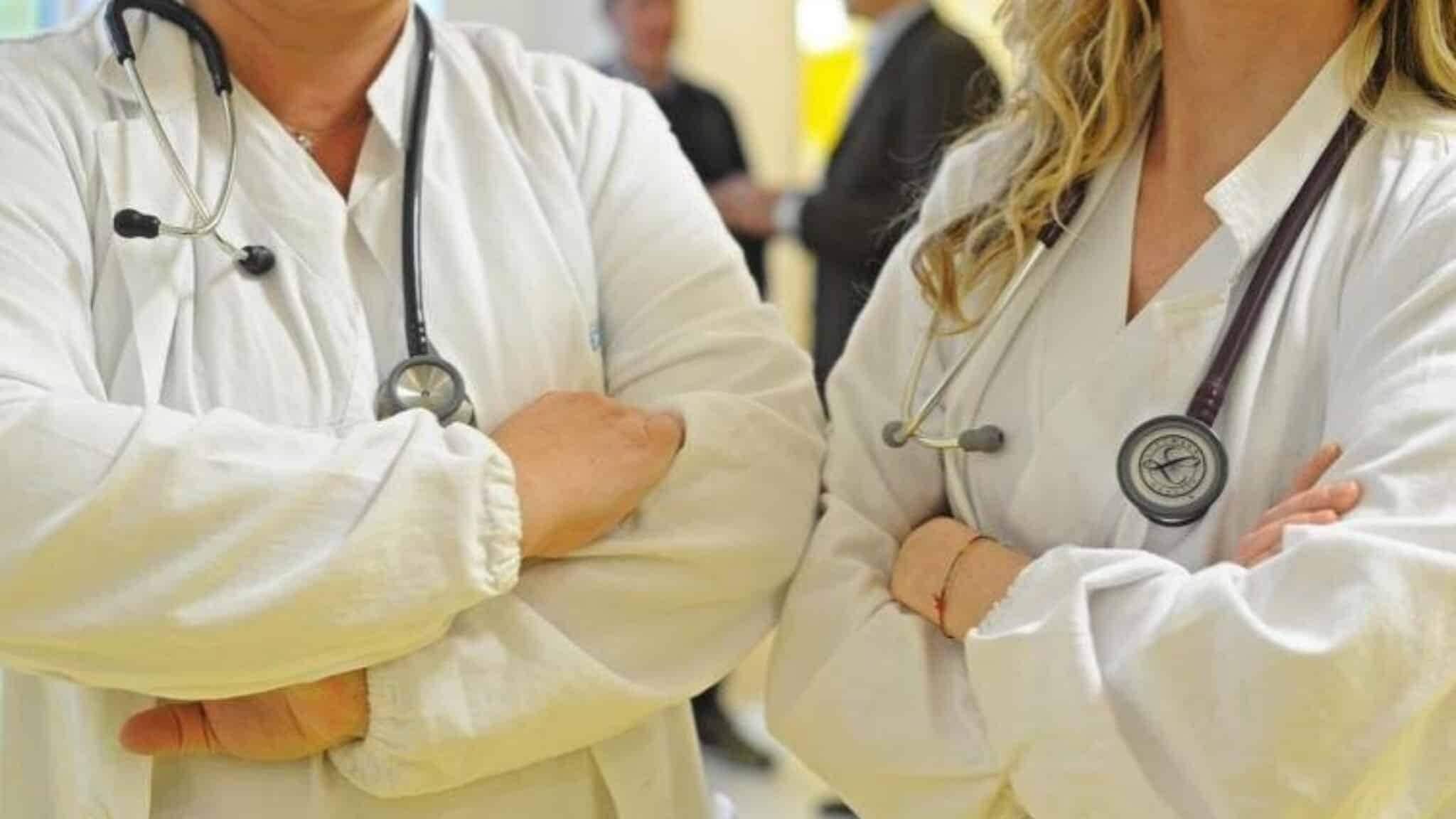 Sciopero medici e farmacisti il 5 e 6 novembre, a rischio le visite in Italia: i motivi e chi si ferma