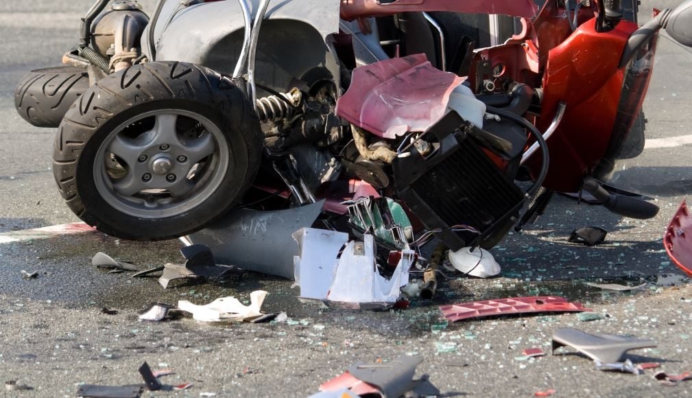 Incidente mortale in scooter a Massa, in coma l'amica 17enne di Micol: "Non mollare"