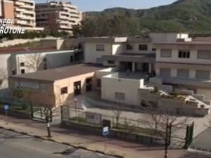 scuola-crotone-300x225.jpg