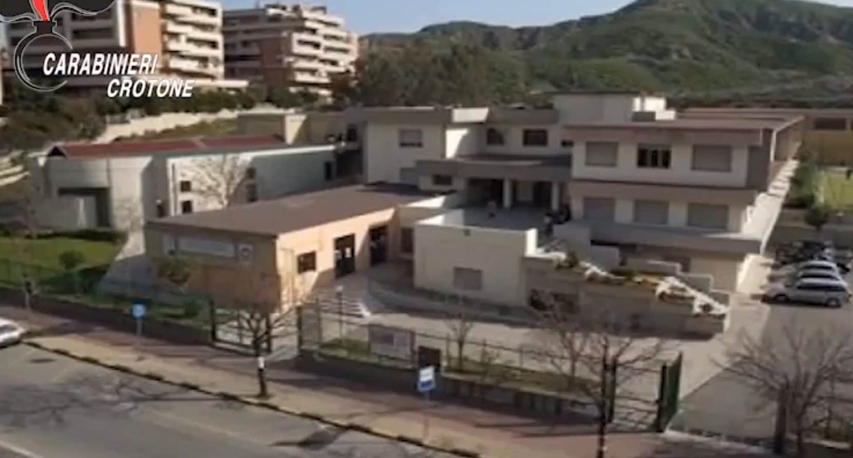 Concorsi Tfa truccati, appalti a scuola pilotati e cresta sui viaggi: arrestati preside e imprenditore