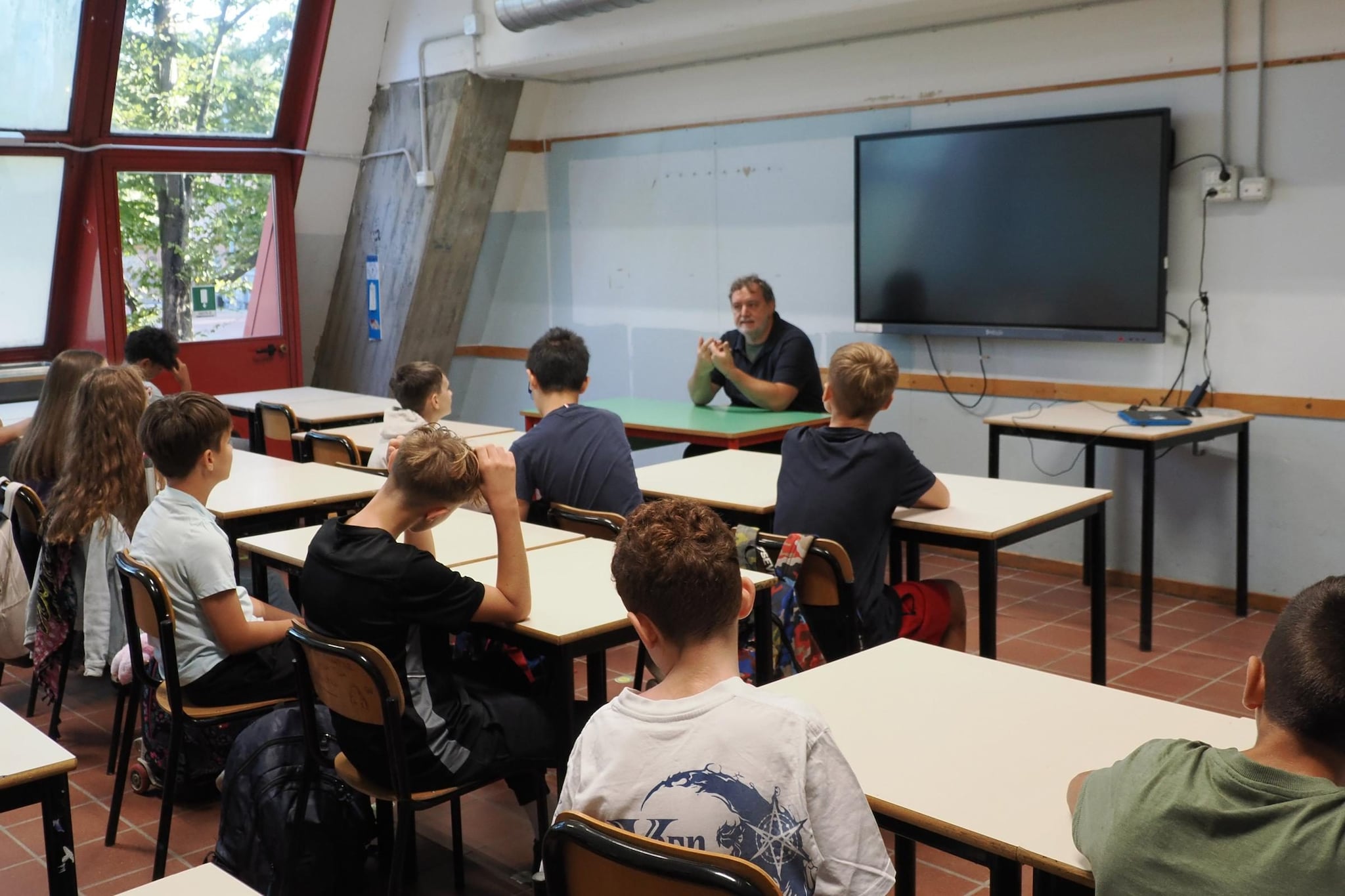 Scuola, firmato il rinnovo del contratto per gli insegnanti: di quanto aumenta lo stipendio dei docenti