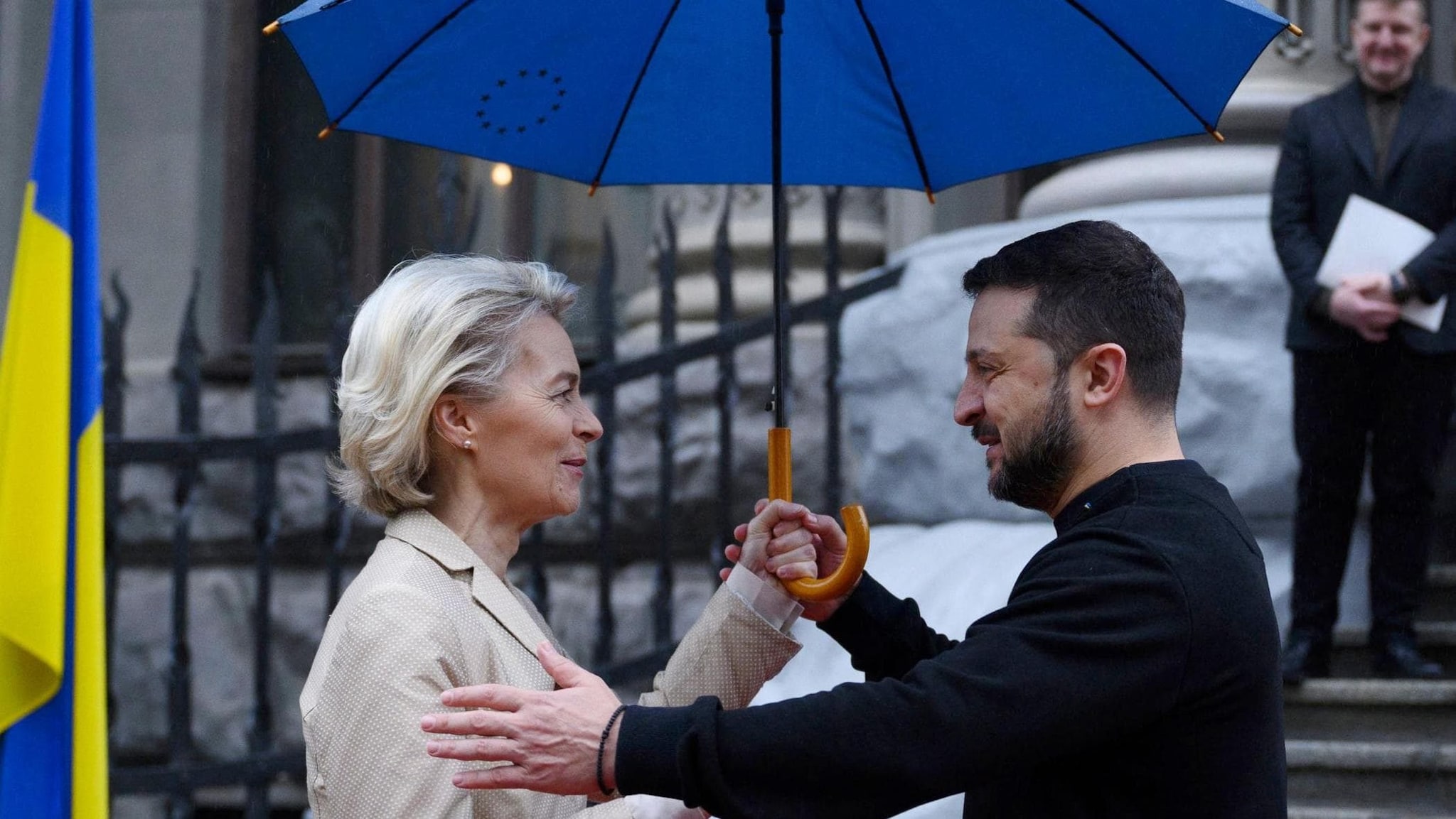 Guerra Ucraina-Russia, c'è l'accordo Ue per 90 miliardi a Kiev. Putin: "Seri sforzi di Trump per la pace" , news in diretta