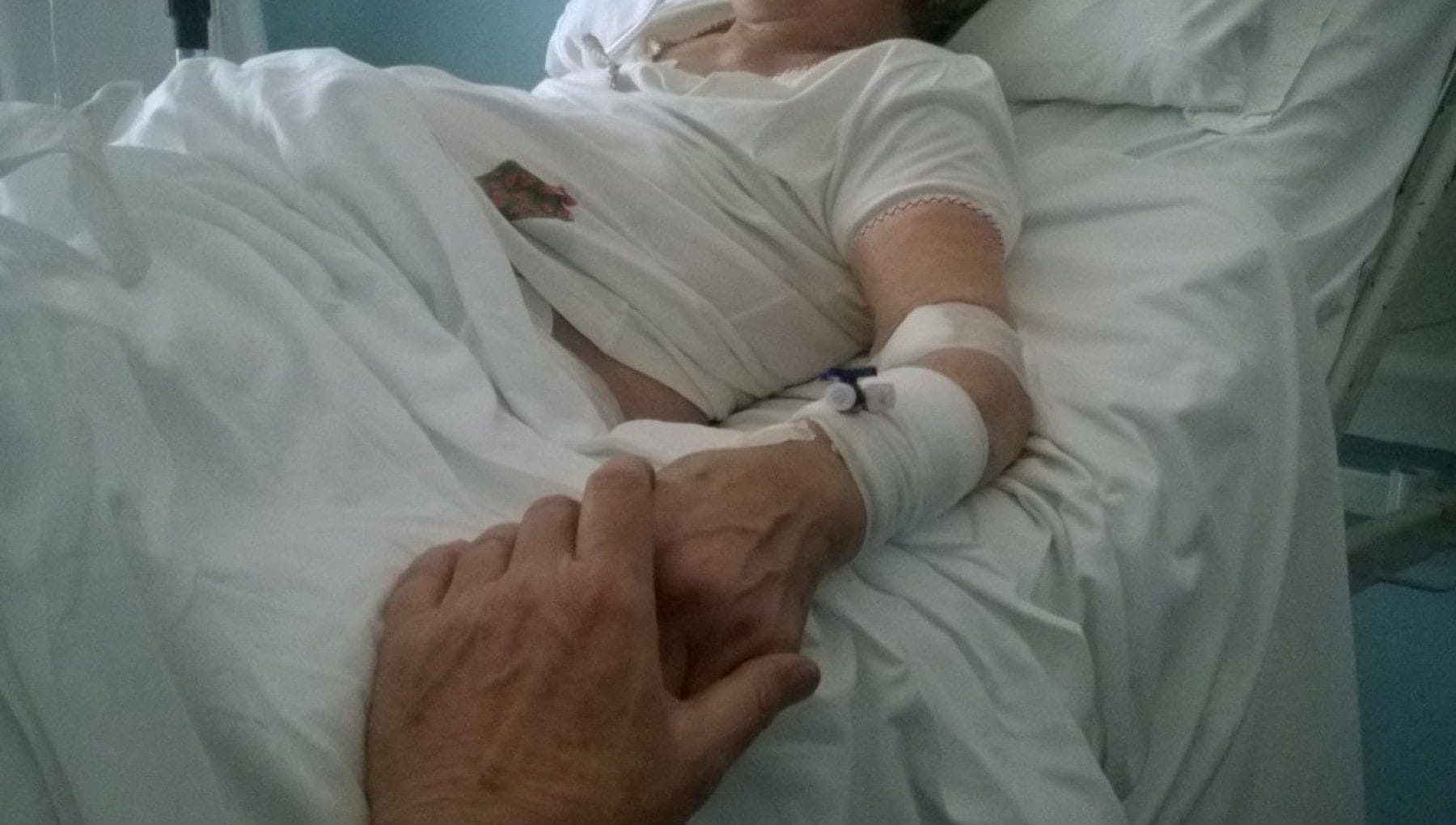 Attende 80 giorni l'apparecchio prescritto che gli avrebbe salvato la vita, la figlia: "Papà morto senza cure"