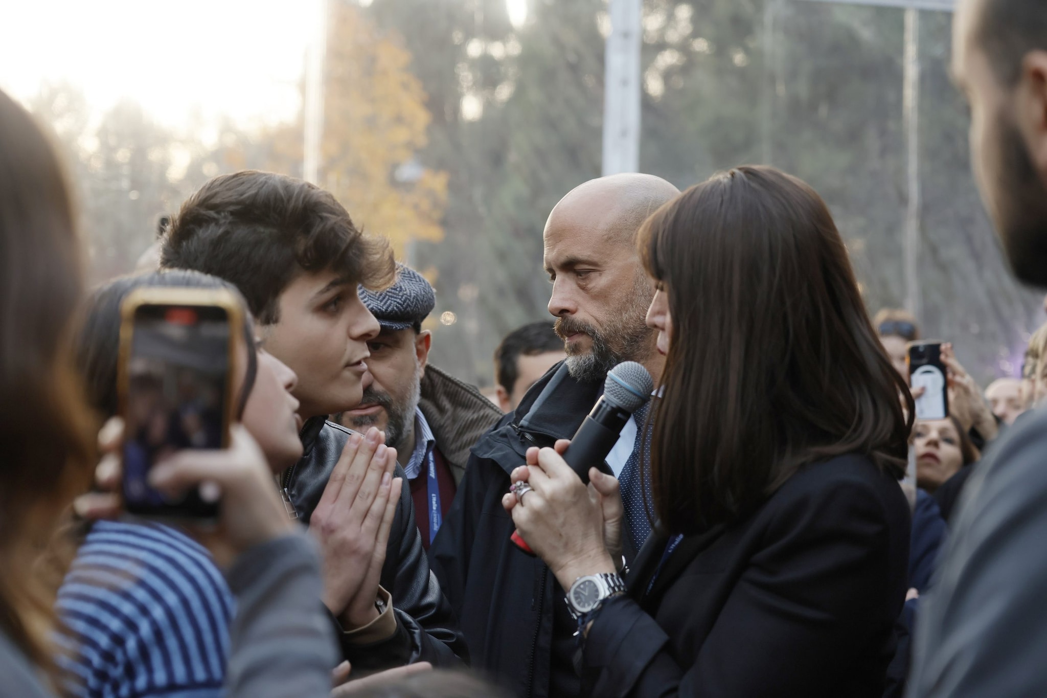 Medicina, gli studenti che hanno contestato Bernini: "Se noi siamo inutili, lei cosa ci fa al governo?"