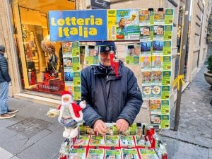 29-dic_lotteria-italia_banchetto-300x225.jpeg