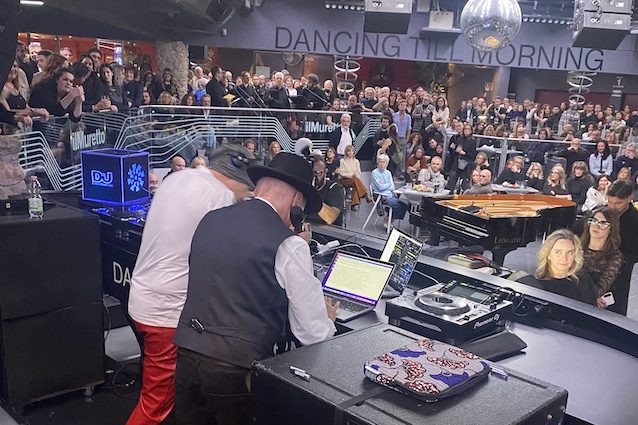 Alessandro Baricco e Alessio Bertallott al Muretto di Jesolo