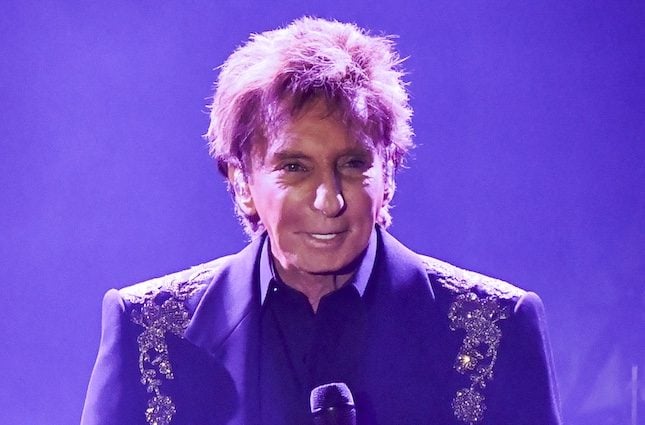 Barry Manilow ha un cancro al polmone, l'autore di Mandy rinvia i concerti: "Dovrò sottopormi a un intervento"
