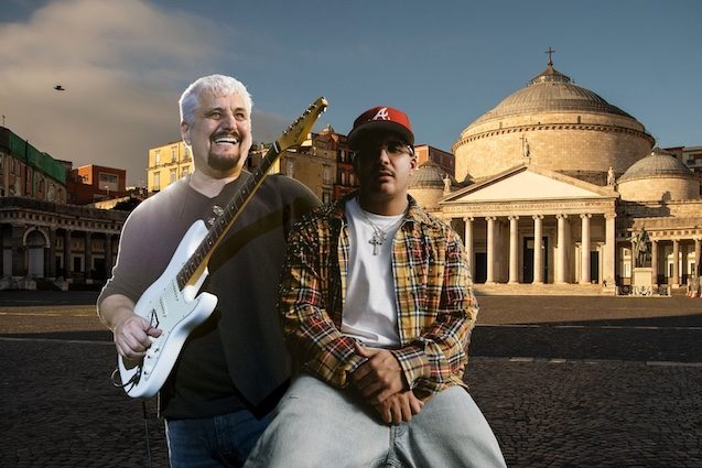 Geolier duetterà con Pino Daniele, è ufficiale: Tutto è possibile nasce da una canzone mai pubblicata dal cantautore