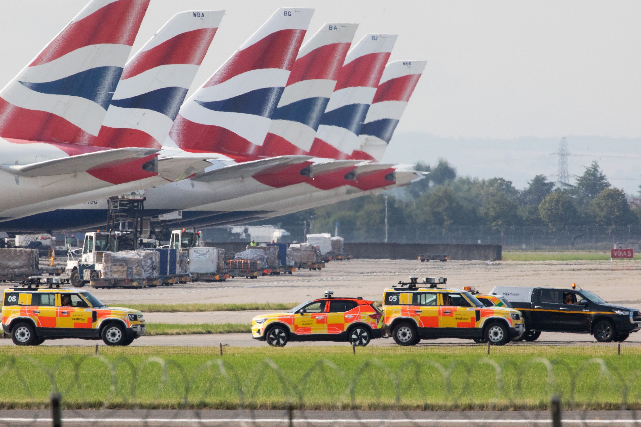 Panico a Londra Heathrow: sostanza urticante nel parcheggio dell'aeroporto, caos sui voli