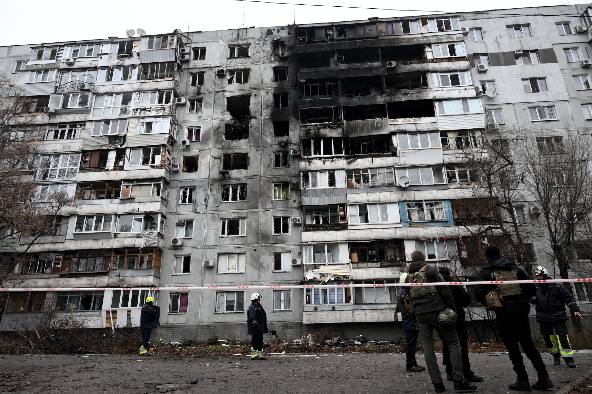 Guerra in Ucraina, Kiev attacca nave russa a Rostov, morti e feriti. Nel weekend nuovi colloqui a Miami, le news in diretta