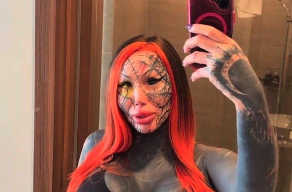 Trovata morta Mary Magdalene, la modella dipendente dalla chirurgia plastica: nell’ultimo post citava Truman Show