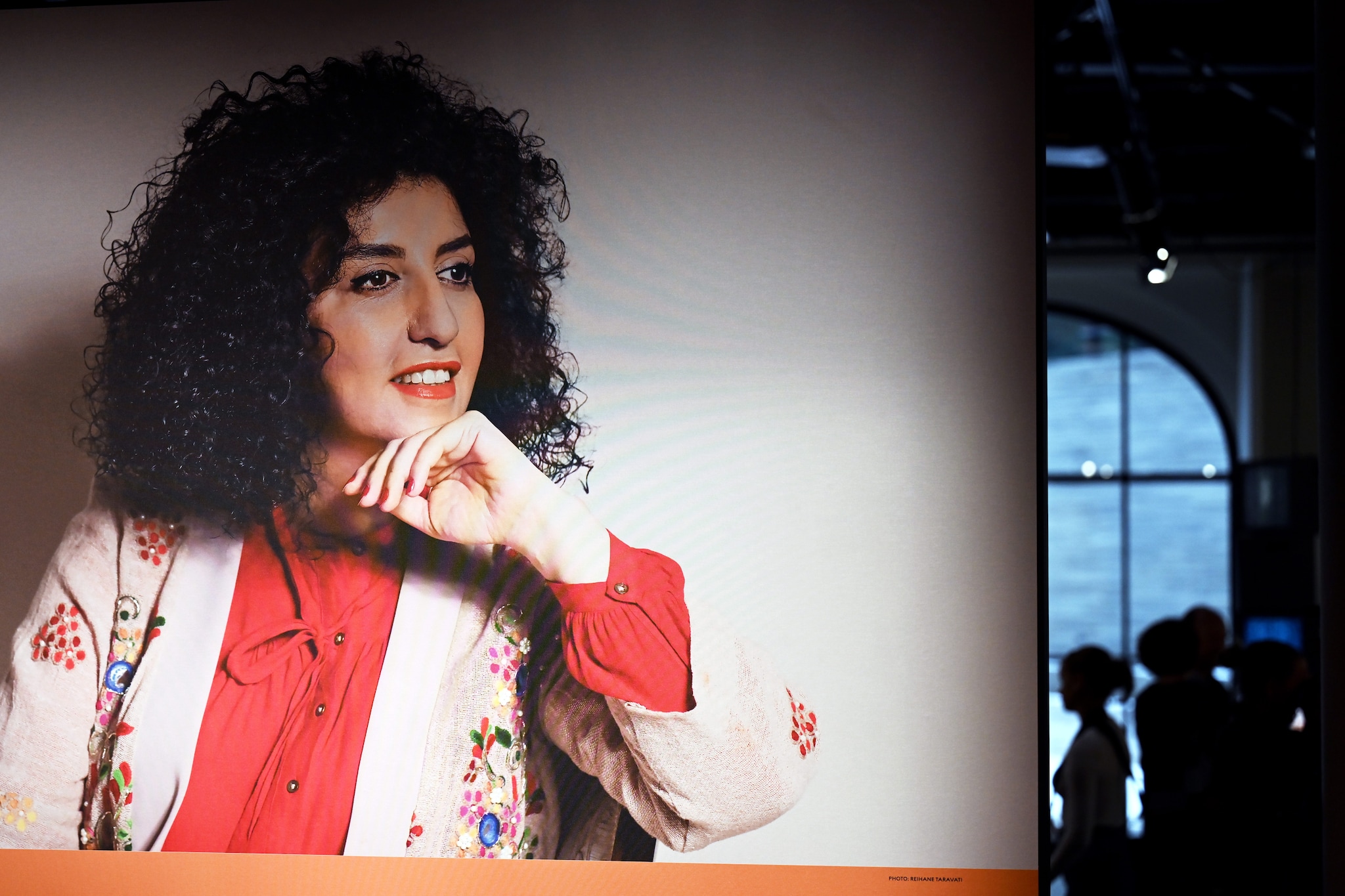 Arrestata in Iran la Premio Nobel per la Pace Narges Mohammadi: stava criticando il regime di Teheran