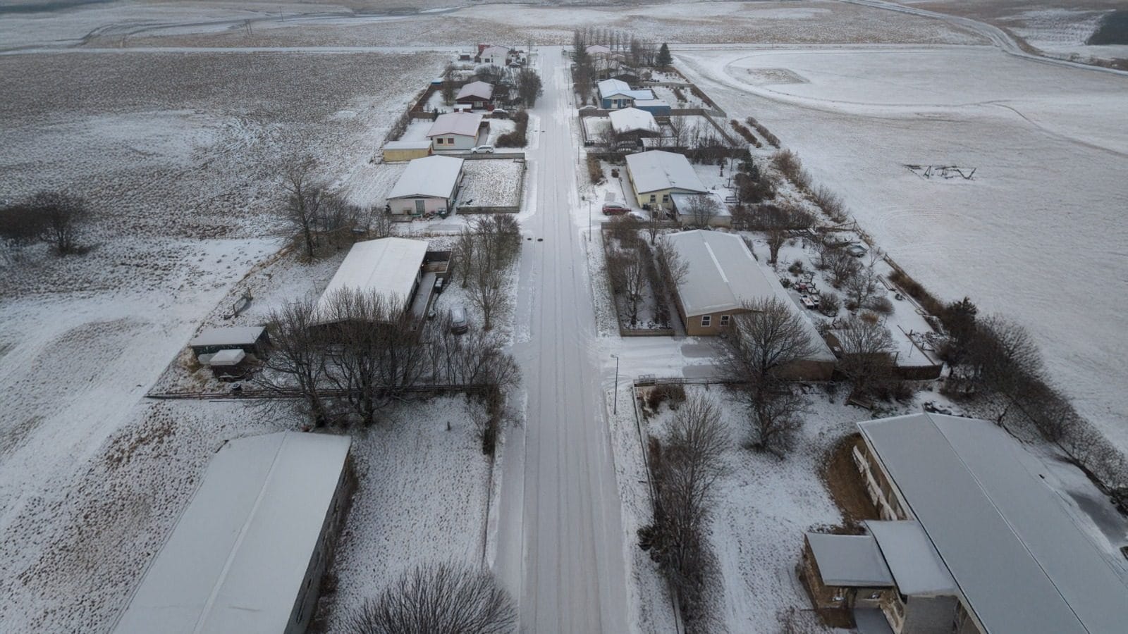 La prima casa in basso a destra è quella di Dario a Nesjahverfi (Foto di Dario Mentesana)