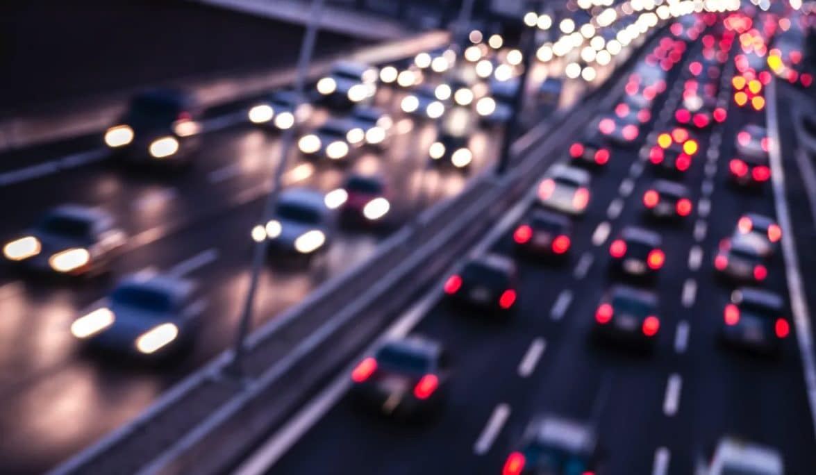 Previsioni traffico autostrade Natale 2025: i giorni da bollino rosso per le vacanze invernali