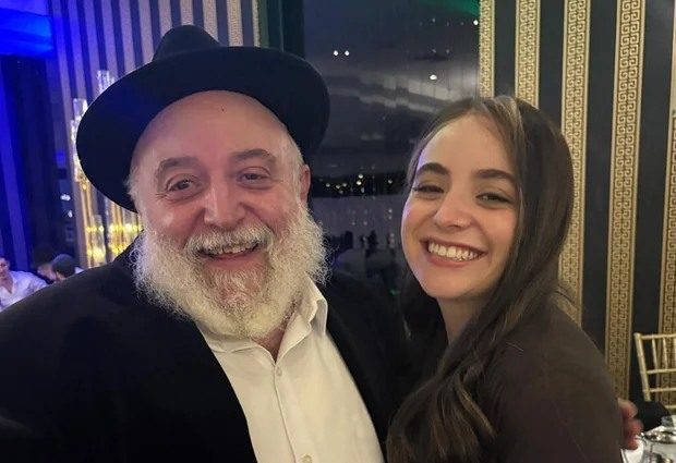 Reuven Morrison insieme alla figlia Sheina Gutnick.