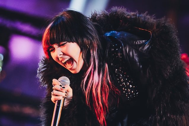 Testo e significato di Cento ragazze, Rob vince X Factor con una canzone pop punk che ricorda Avril Lavigne