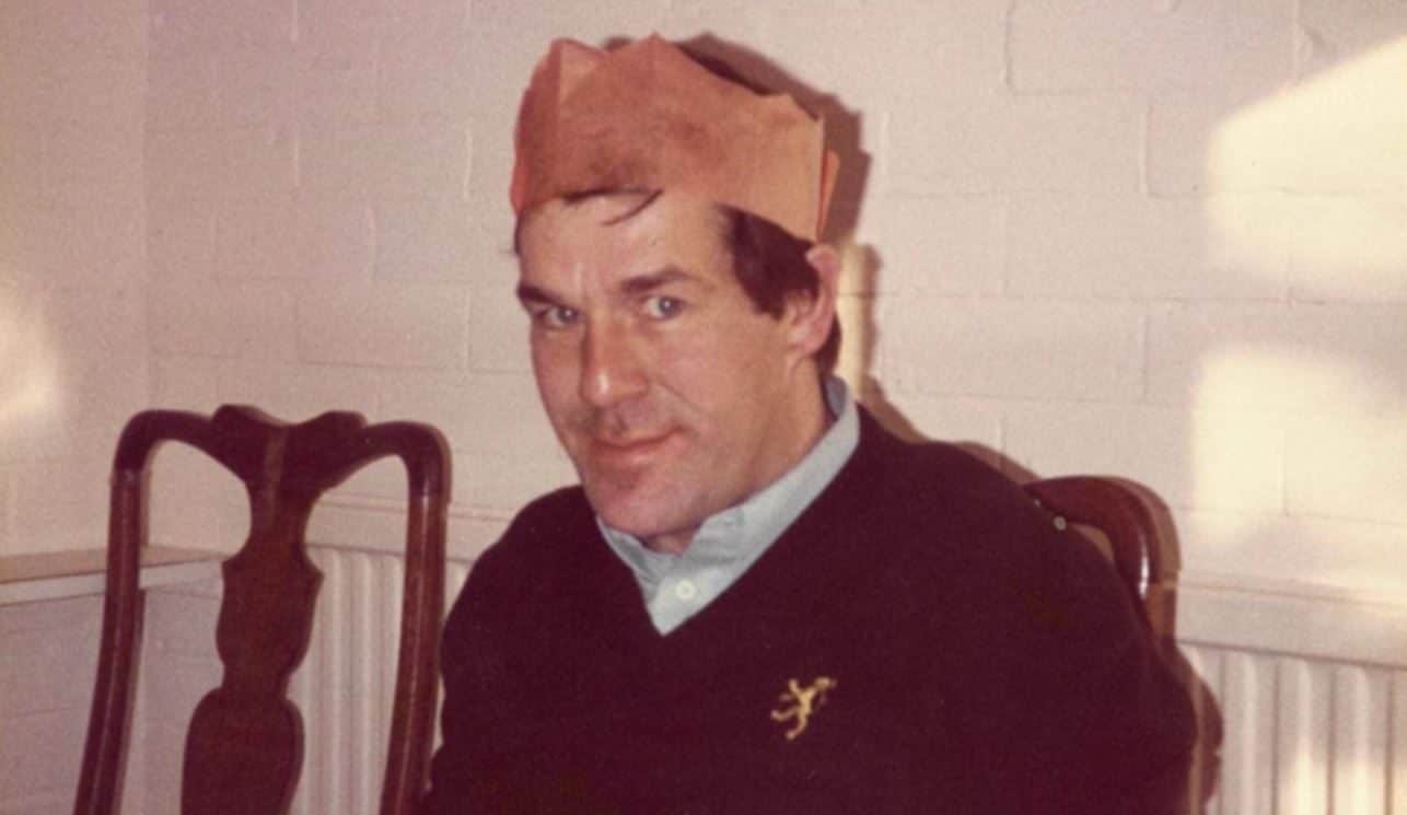 Senzatetto bussa alla porta a Natale, lo fanno entrare e rimane con loro per 45 anni: "Abbiamo detto solo entra"