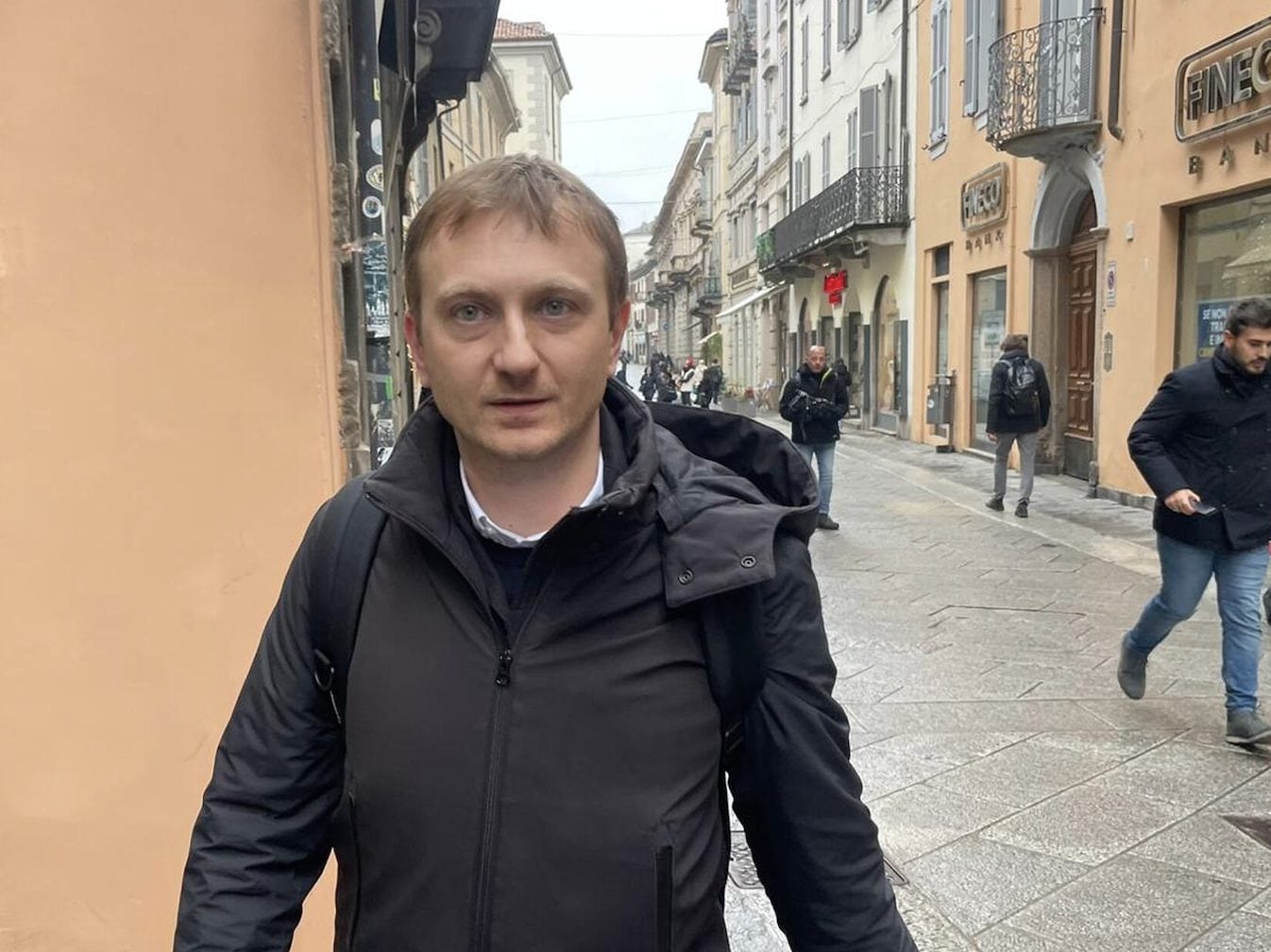 “Aula e studio tv ormai non hanno confini”: perché si discute sulla presenza di Stasi in udienza per Garlasco