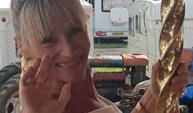 Malore mentre si fa un toast: portata in obitorio, ma è viva. Muore poco dopo. I familiari: "Non è stata curata subito"