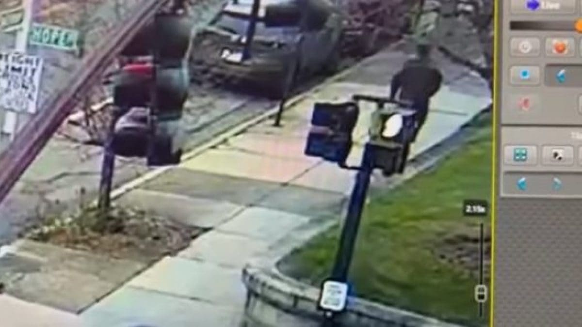 Sparatoria alla Brown University, video del sospetto in fuga.