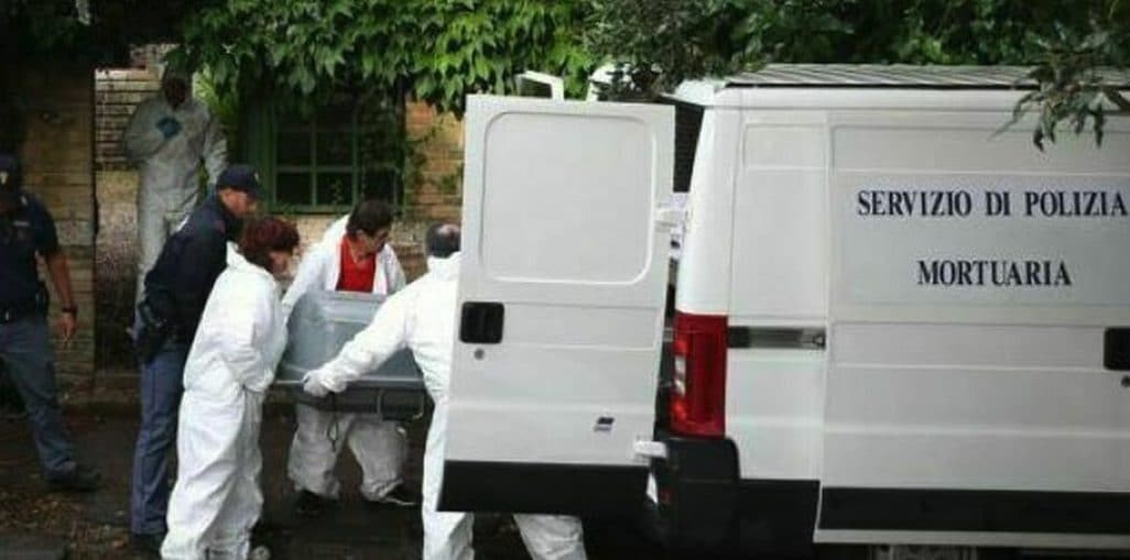 Il corpo nascosto nel baule in casa per due anni: cosa sappiamo sul dramma di Campi Bisenzio