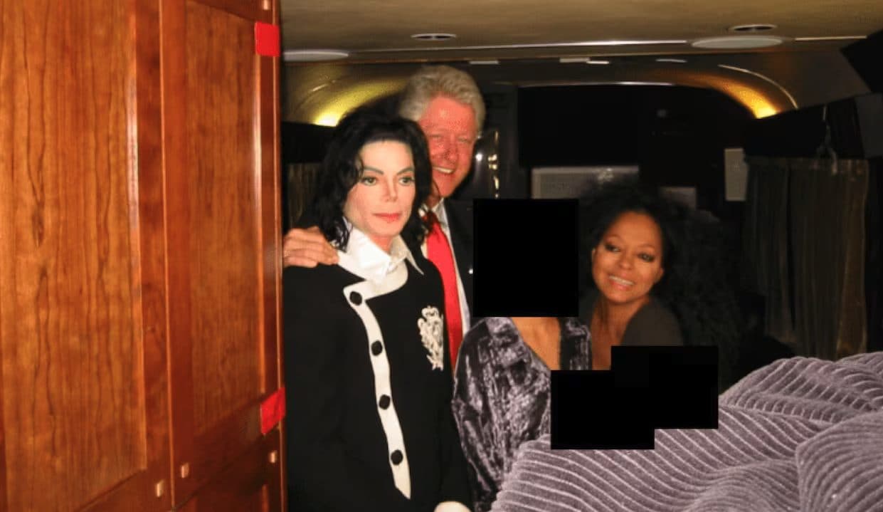 Clinton in piscina, Michael Jackson e il principe Andrea sulle gambe di 5 ragazze: cosa c’è nei “nuovi” Epstein files