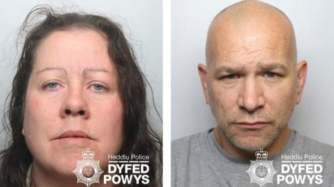 Complotto per uccidere il marito e simulare un suicidio: moglie e amante condannati a 19 anni in UK