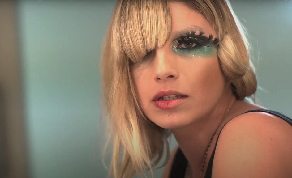 Perché non riusciamo a toglierci dalla testa L’amore non mi basta di Emma