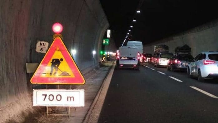 La situazione sulle autostrade italiane dopo l'esplosione dell'autocisterna sull'A1: ancora code