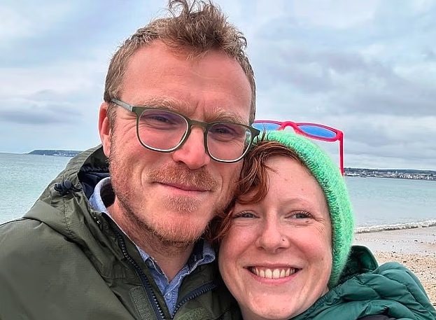 Incendio in casa il giorno di Santo Stefano: mamma muore tra le fiamme coi due figli di 4 e 7 anni