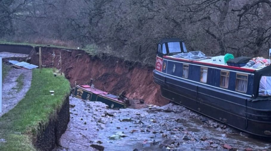 Si apre voragine gigantesca in un canale: barche risucchiate. I testimoni: "Pensavamo fosse un terremoto"