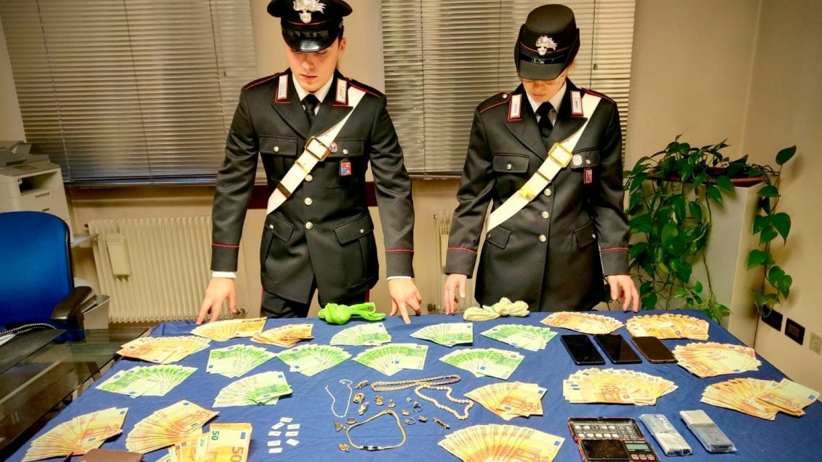 Il bottino recuperato dai Carabinieri.