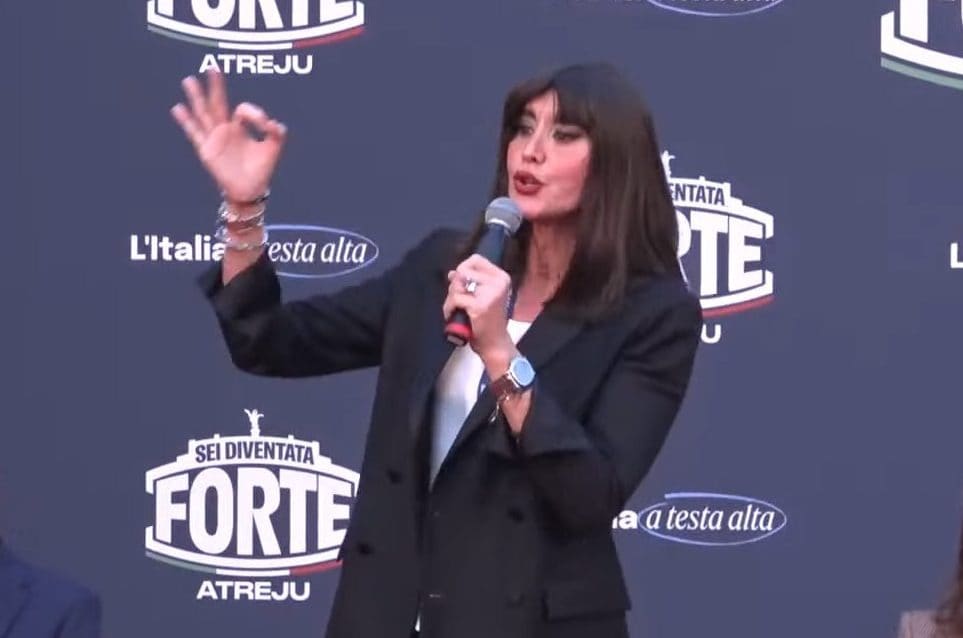 La ministra Bernini contro studenti che la contestano sul test di Medicina: "Siete solo poveri comunisti"