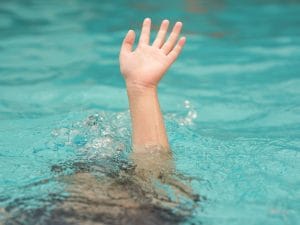 Morte di un 15enne in piscina a Finale Ligure