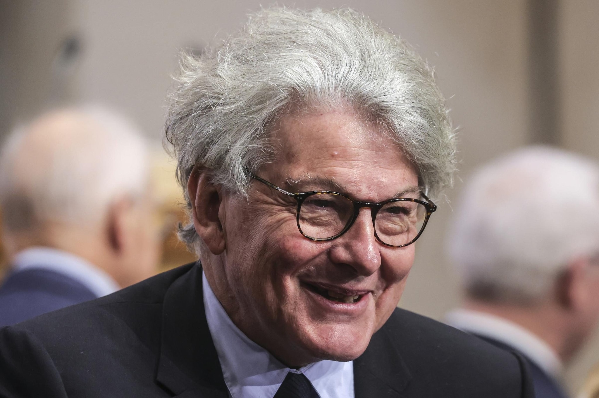 Stati Uniti vietano ingresso a 5 funzionari europei, tra cui l'ex commissario Breton: condanna dell'Ue