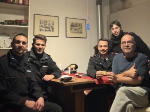 Dato per scomparso in Germania, viene trovato nei boschi delle Langhe: i Carabinieri gli fanno un regalo di Natale