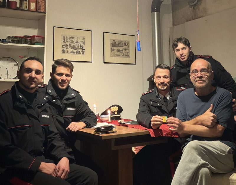 Dato per scomparso in Germania, viene trovato nei boschi delle Langhe: i Carabinieri gli fanno un regalo di Natale